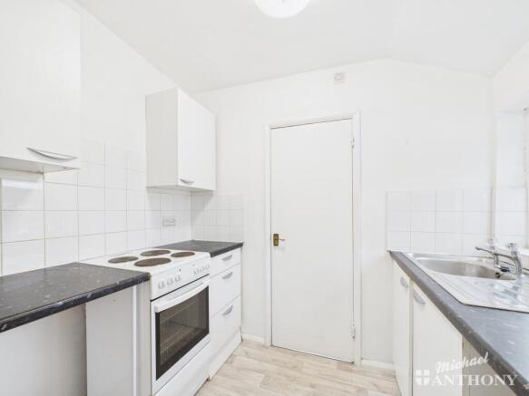 CAM02773G0-PR0372-STILL006