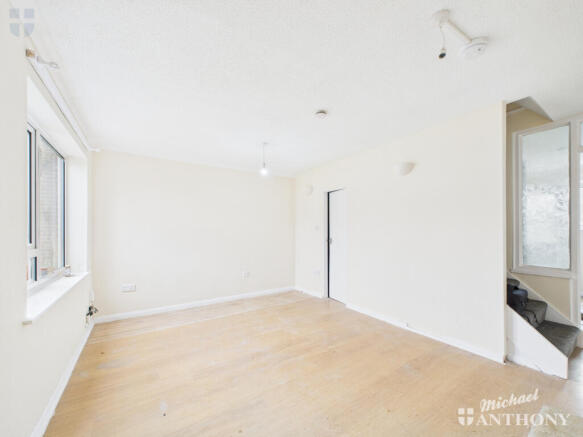 CAM02773G0-PR0381-STILL009