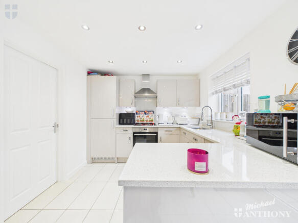 CAM02773G0-PR0382-STILL005