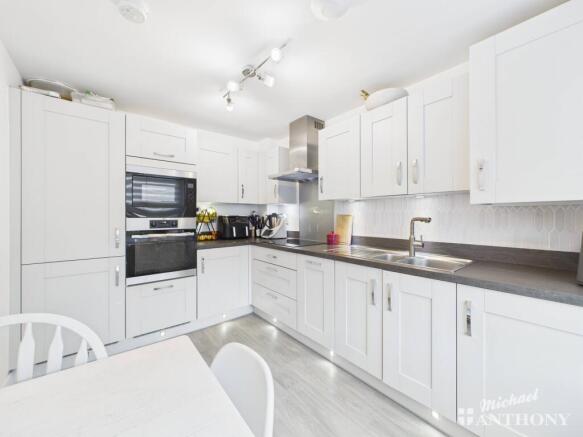 CAM02773G0-PR0385-STILL002