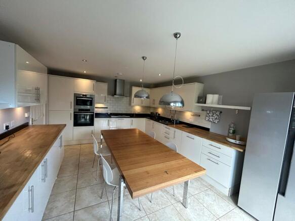 Kitchen T202308221515.jpg