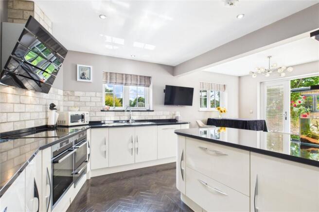 Kitchen B'fast Room
