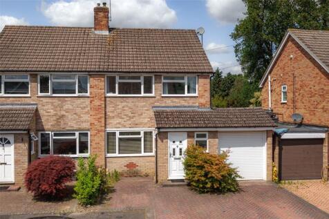 Whitmore Close, Owlsmoor, Sandhurst, Berkshire, GU47