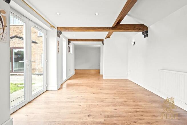 38 Russell Drive Wollaton Nottingham NG8 2BH