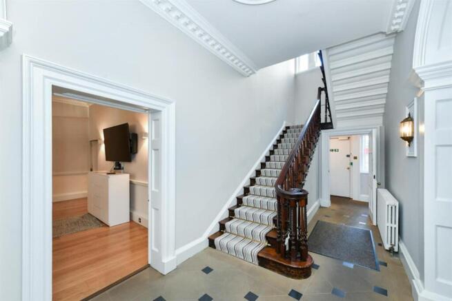 26ad12498fbe26688286c6a5ee424654-st-james-street-1