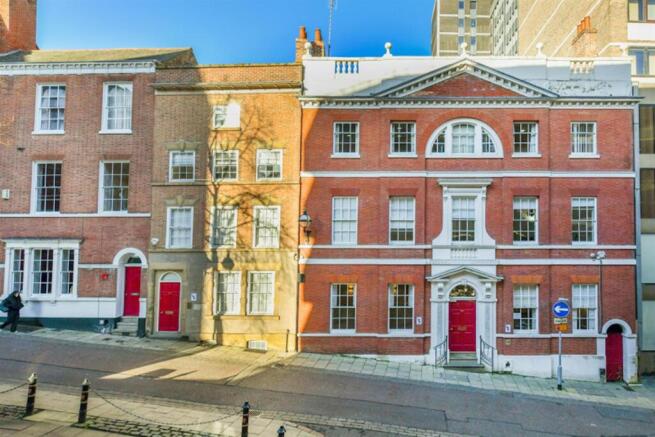 8f9adb79da7eb8bbb62ef97699e45ce4-st-james-street-1