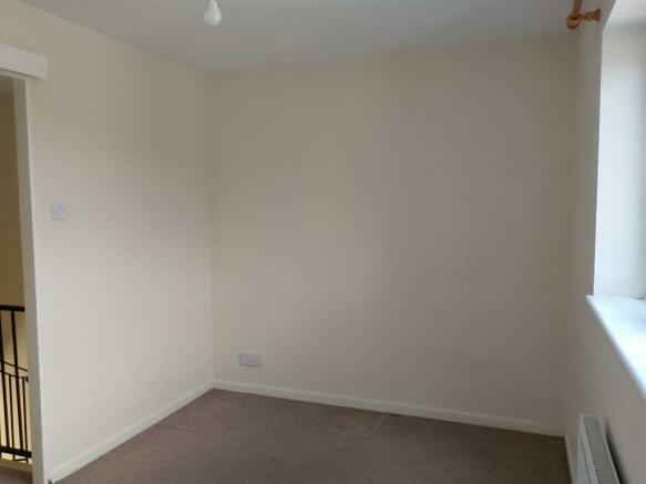 Bedroom 1 30 Salters Close.jpg