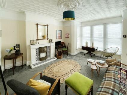 Porthcawl - 2 bedroom ground floor flat for sale