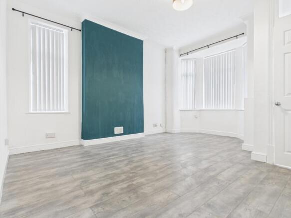 CAM03729G0-PR0182-STILL010