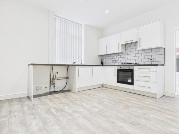 CAM03729G0-PR0182-STILL005