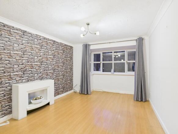 CAM03729G0-PR0225-STILL005