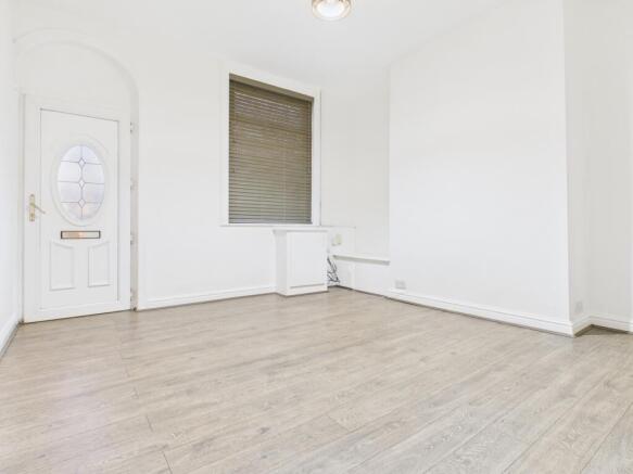 CAM03729G0-PR0226-STILL006