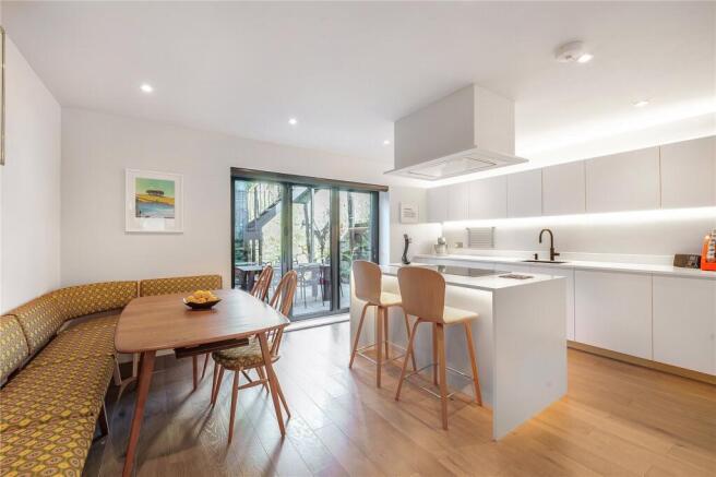 Kitchen / Dining Rm