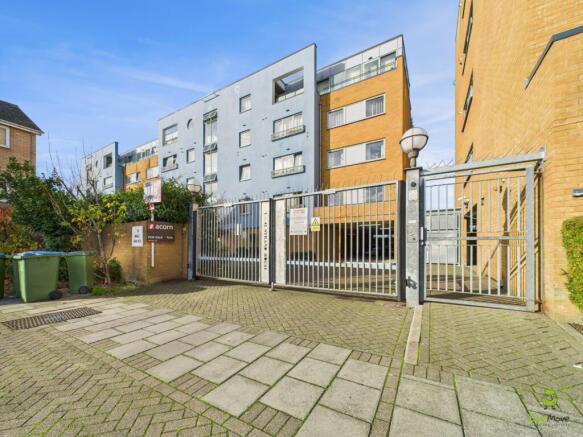 CAM03779G0-PR0311-STILL016