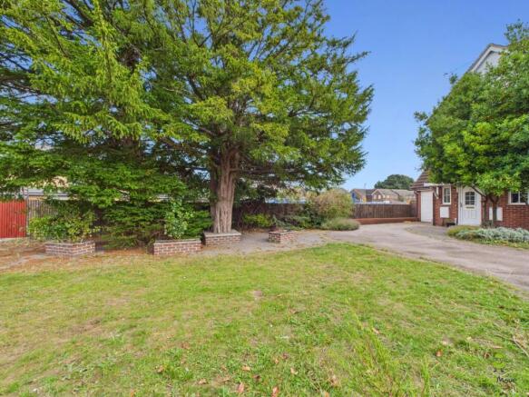 Presented by Alfie Spike of Ewemove Bexleyheath an