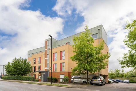 9 Furlong House, 9 Eastcote Lane North