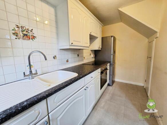 EweMove Basingstoke - Beecham Berry Kitchen