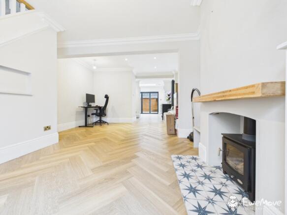 CAM02877G0-PR0101-STILL011