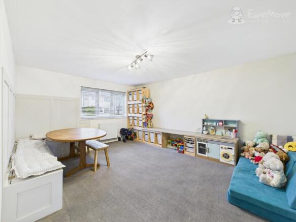 CAM03624G0-PR0183-STILL001