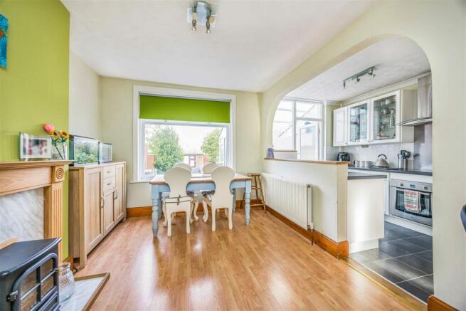 137 Stanley Avenue, Baffins-Small-PorticoMarketing