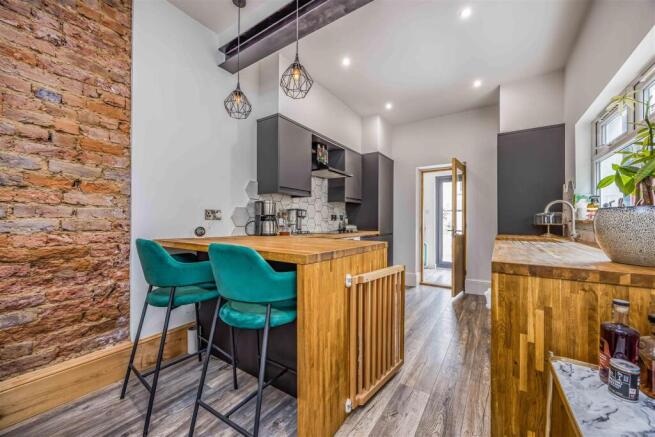 102 Jubilee Road, Southsea-Small-PorticoMarketing-