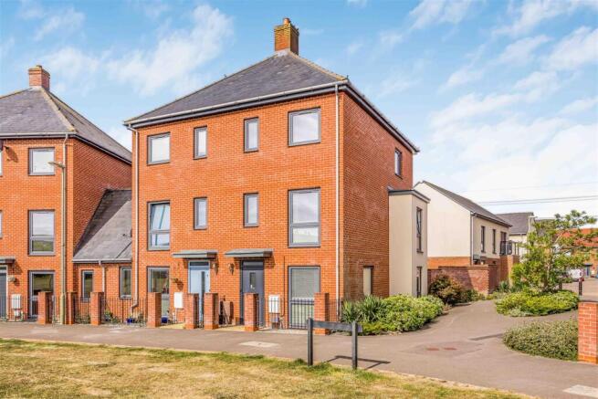 7 Radnor Way Denmead-Small-PorticoMarketing-SoldBy
