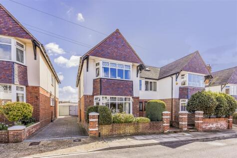 Woolner Avenue, Drayton