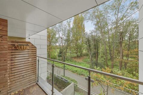 Knaresborough Drive, SW18