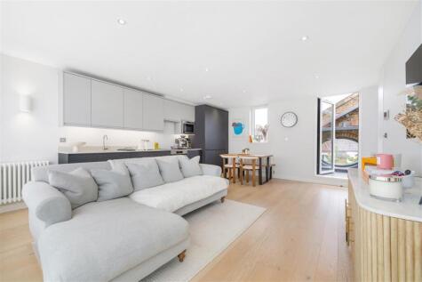 Silvester Road, SE22