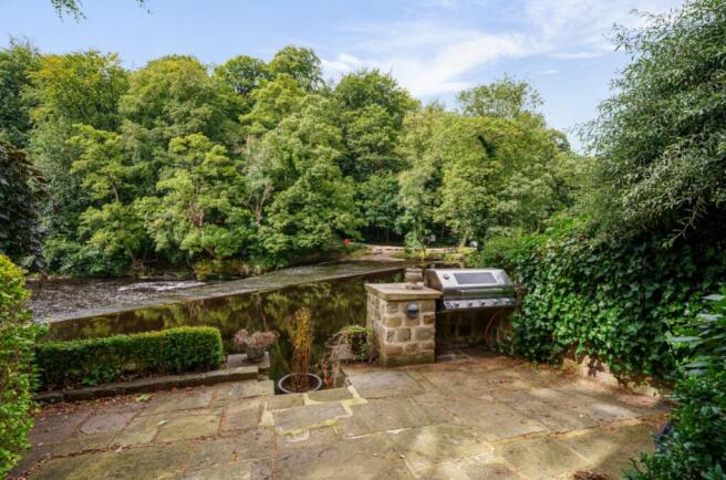 Riverside Courtyard