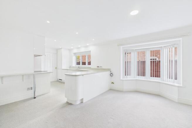 CAM03162G0-PR0354-STILL029