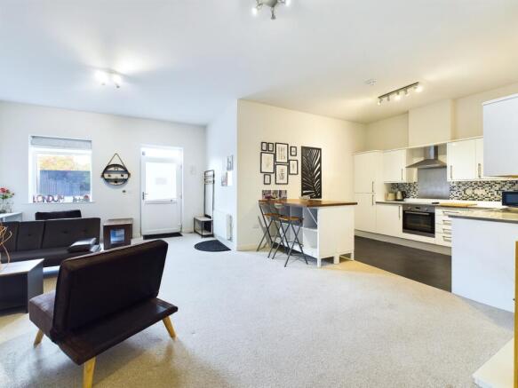 CAM03162G0-PR0150-STILL015