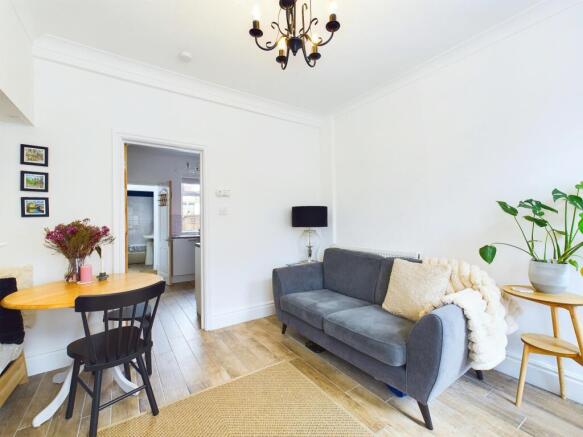 CAM03162G0-PR0121-STILL019