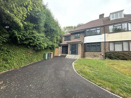 Knoll Rise, Old Bedford Road Area, Luton, Bedfordshire, LU2 7JA