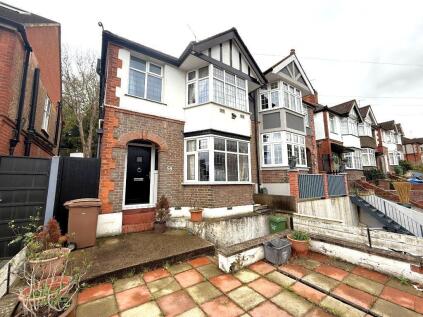 Farley Hill, South Luton, Luton, Bedfordshire, LU1 5EG