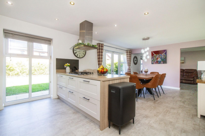 Kitchen / Dining Room