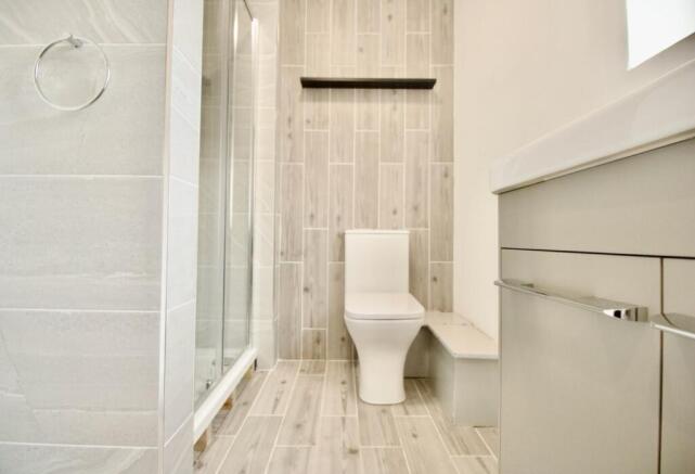 BELGRAVE GATE BATHROOM