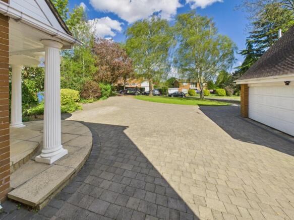 2. CAM04922G0-PR0010-STILL042