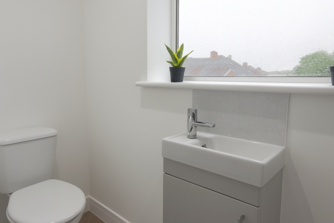 Ensuite Room 2 80 Brookhill Street