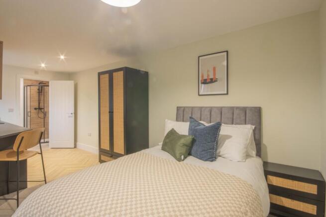 Top Floor Rear Studio 2-1