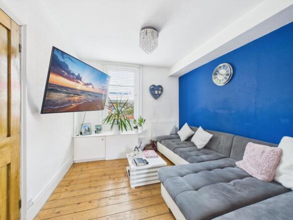 1. CAM04922G0-PR0065-STILL001