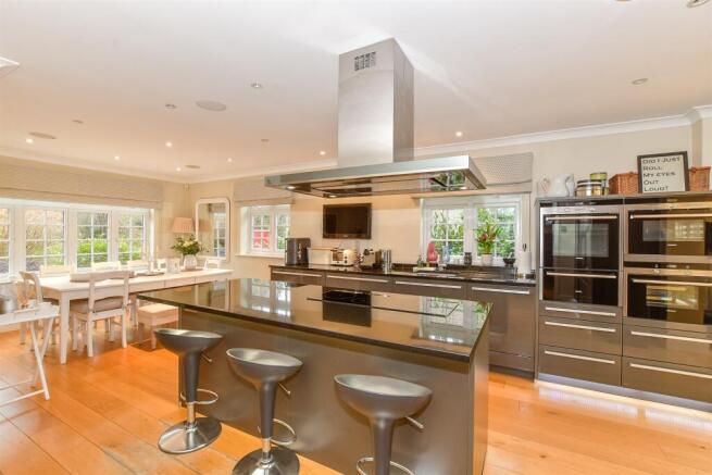 Kitchen/ Dining Area