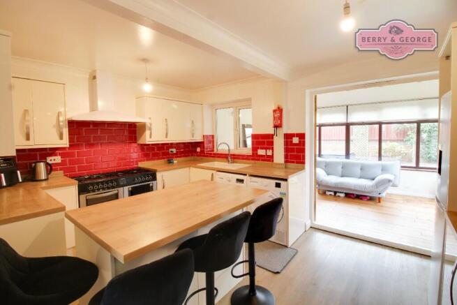 KITCHEN /BREAKFAST