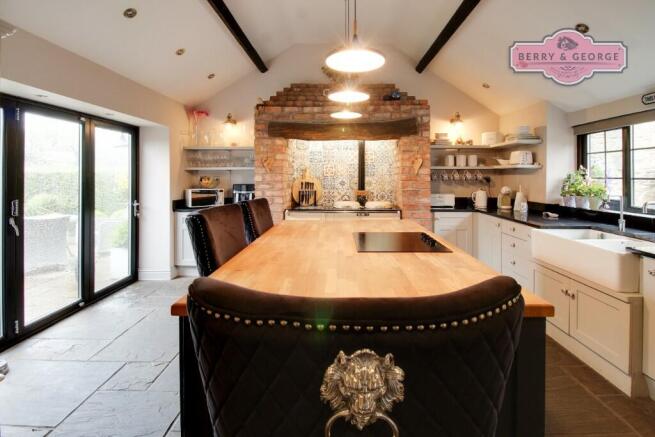 KITCHEN / BREAKFAST
