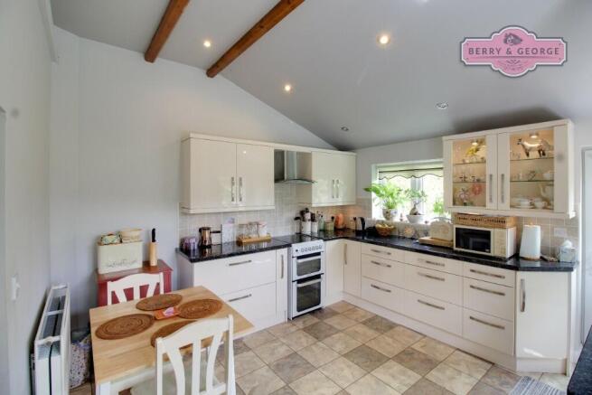 KITCHEN / DINER