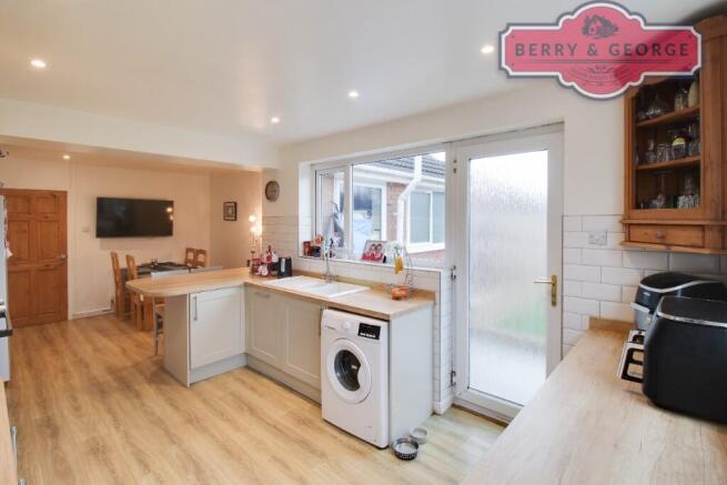 KITCHEN / DINER