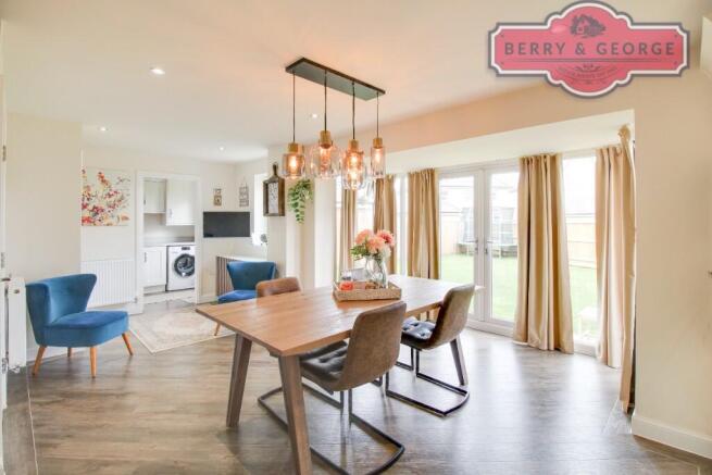 KITCHEN / DINER
