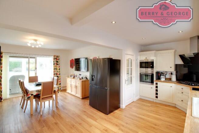 KITCHEN / DINER