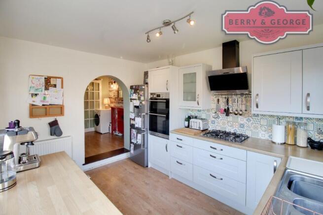 KITCHEN / BREAKFAST