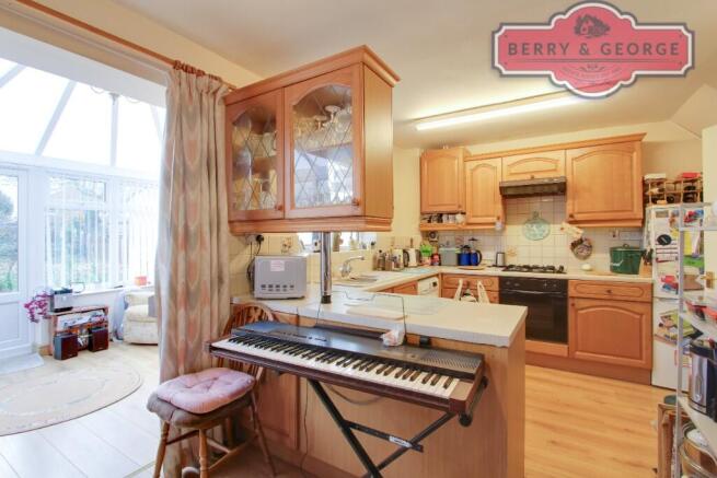 KITCHEN / DINER